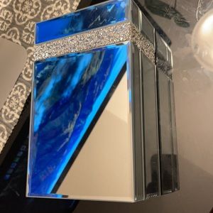 Reflective jewelry box
